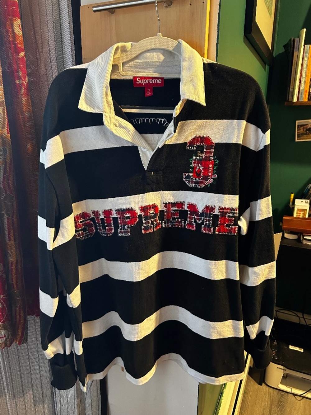 Supreme rugby size medium shirt